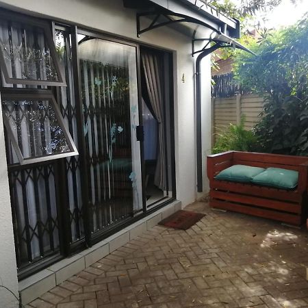 Roxy'S Rest Guest House Vanderbijlpark Εξωτερικό φωτογραφία