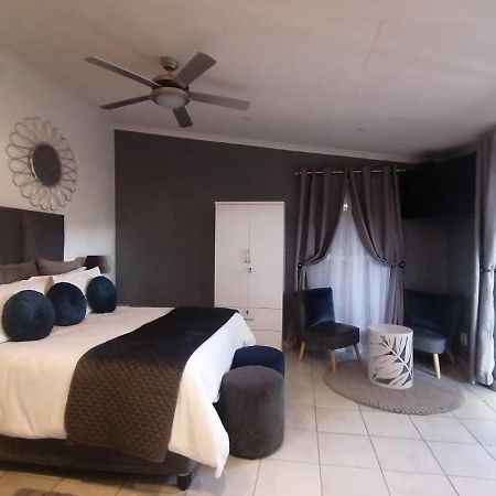 Roxy'S Rest Guest House Vanderbijlpark Εξωτερικό φωτογραφία