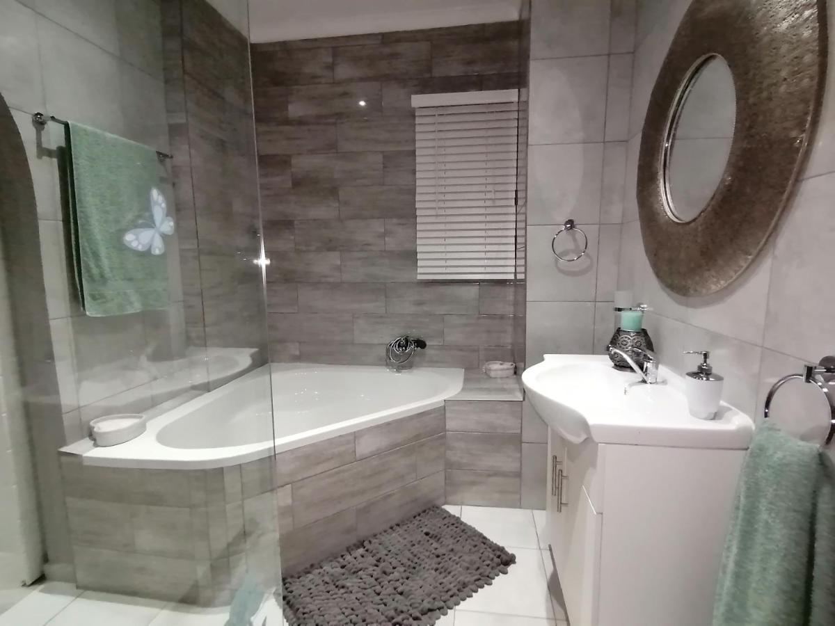 Roxy'S Rest Guest House Vanderbijlpark Εξωτερικό φωτογραφία
