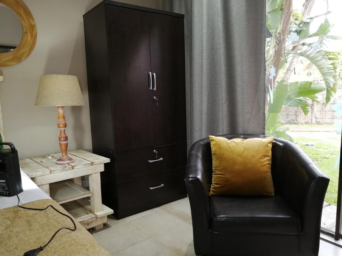 Roxy'S Rest Guest House Vanderbijlpark Εξωτερικό φωτογραφία