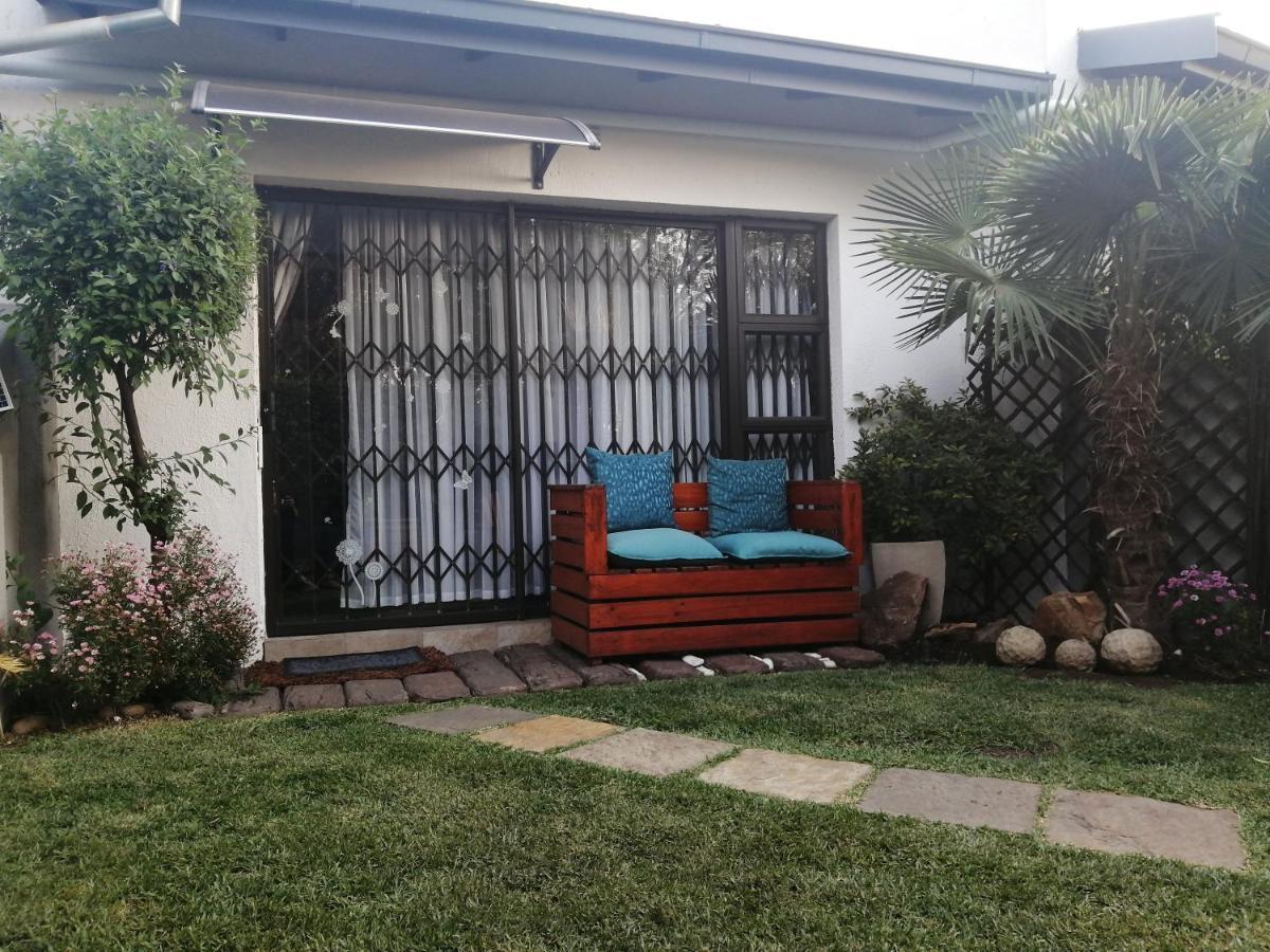 Roxy'S Rest Guest House Vanderbijlpark Εξωτερικό φωτογραφία