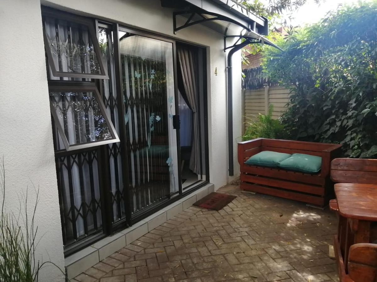 Roxy'S Rest Guest House Vanderbijlpark Εξωτερικό φωτογραφία