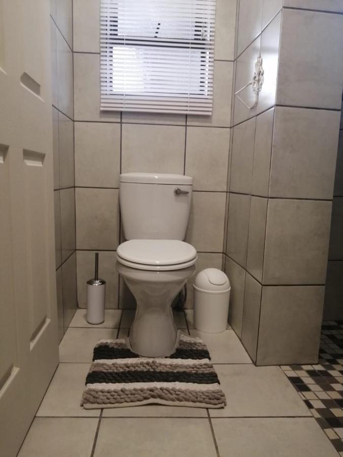 Roxy'S Rest Guest House Vanderbijlpark Εξωτερικό φωτογραφία
